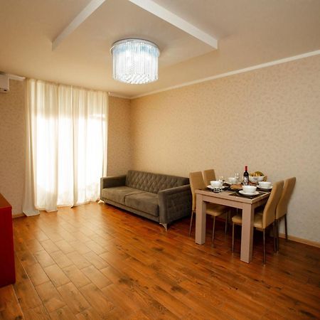 Aparthotel Holiday Lux באטומי מראה חיצוני תמונה