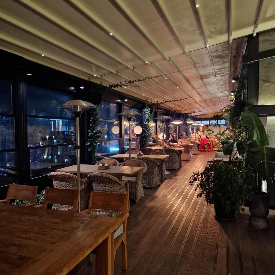 Aparthotel Holiday Lux באטומי מראה חיצוני תמונה