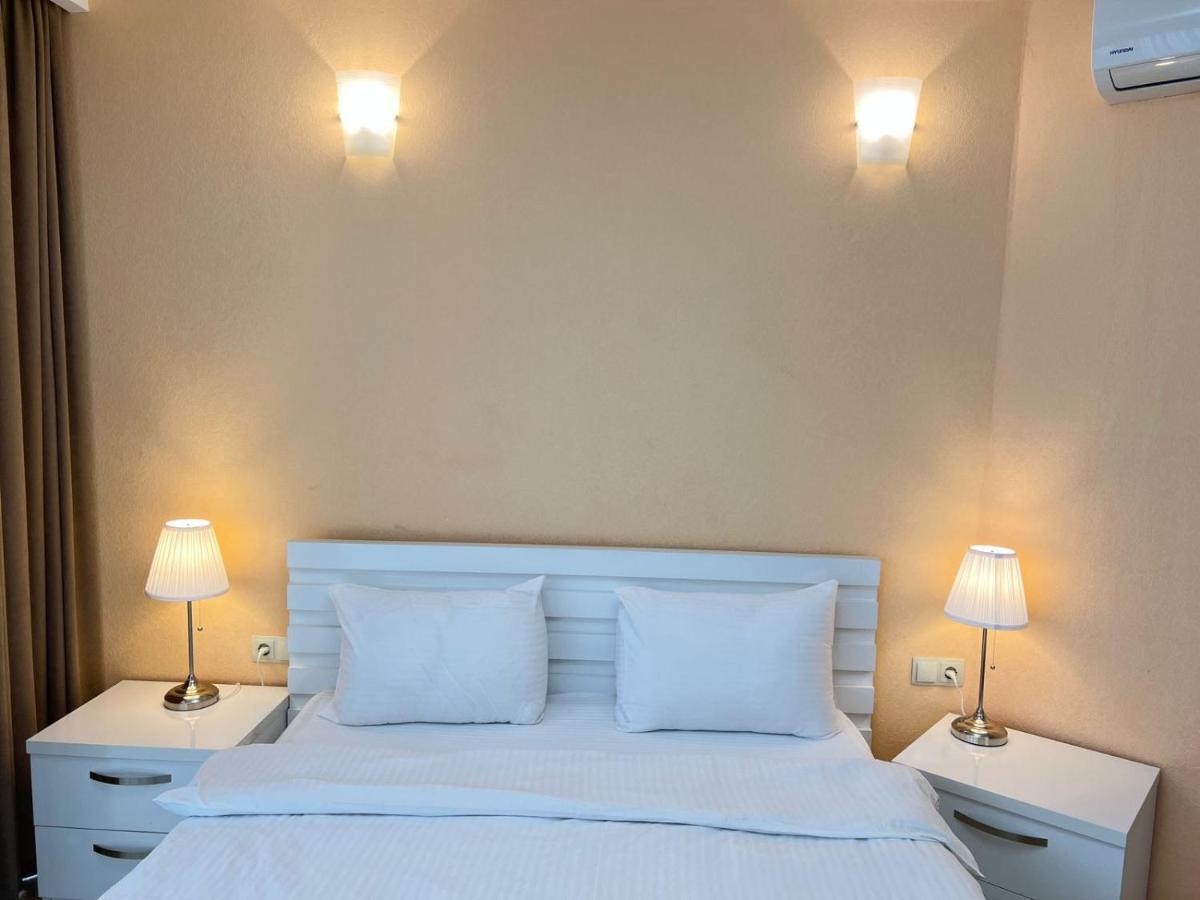 Aparthotel Holiday Lux באטומי מראה חיצוני תמונה