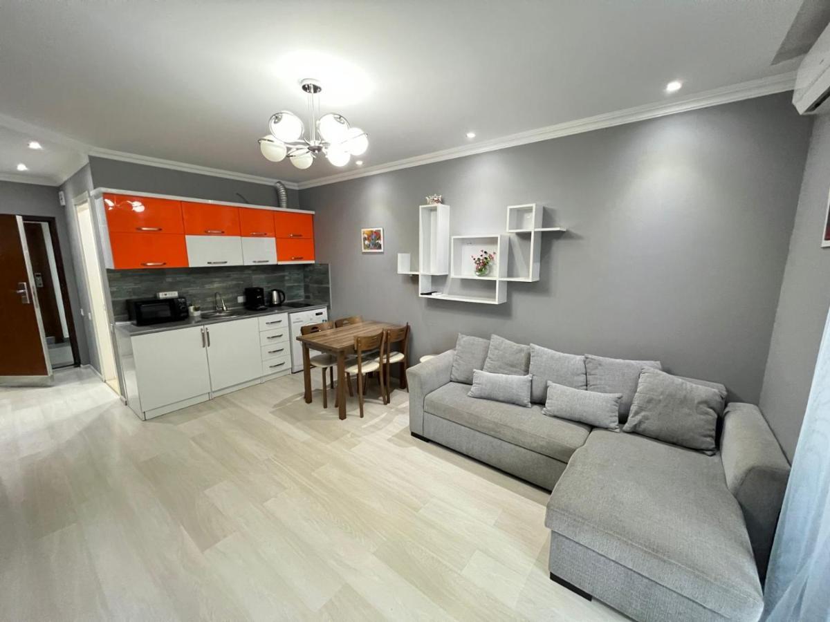 Aparthotel Holiday Lux באטומי מראה חיצוני תמונה