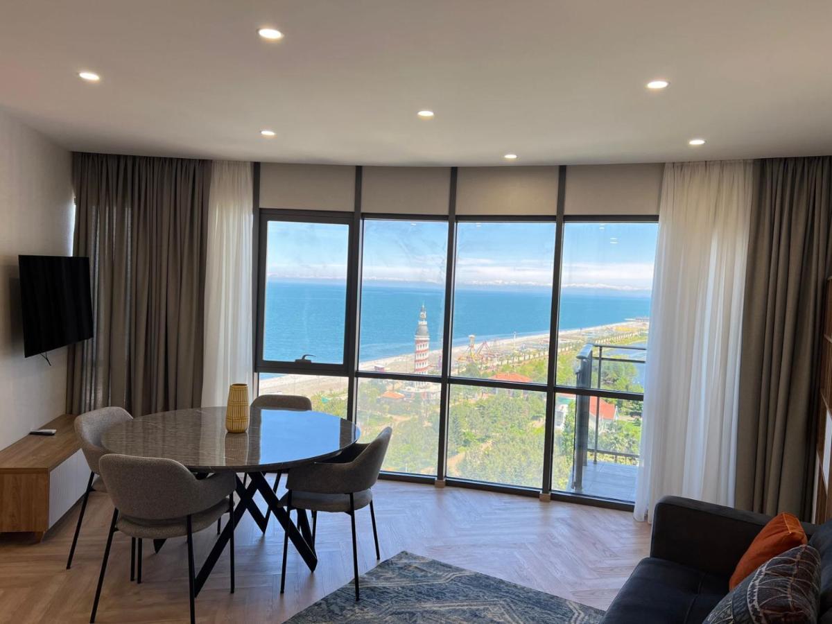 Aparthotel Holiday Lux באטומי מראה חיצוני תמונה