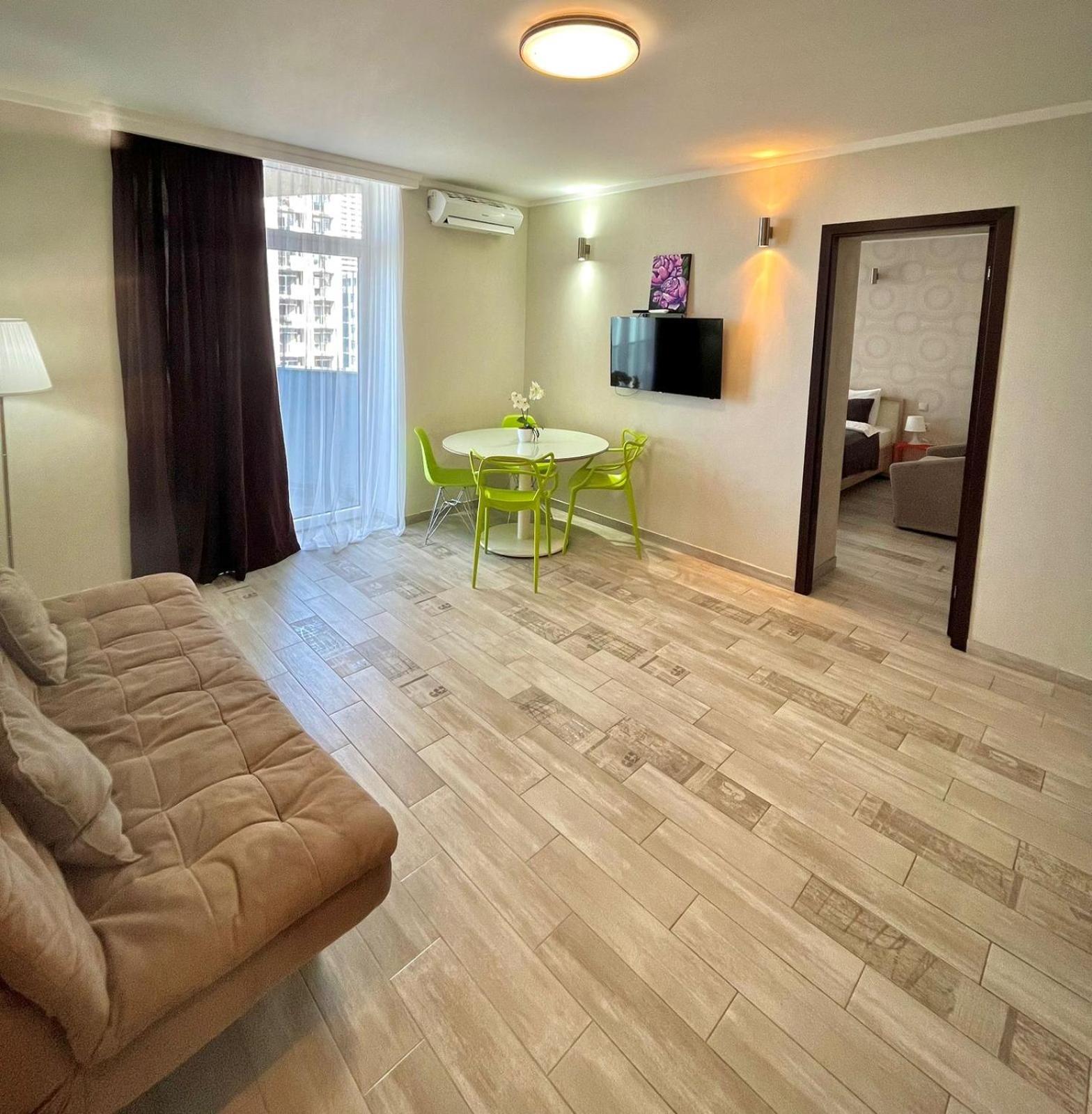Aparthotel Holiday Lux באטומי מראה חיצוני תמונה