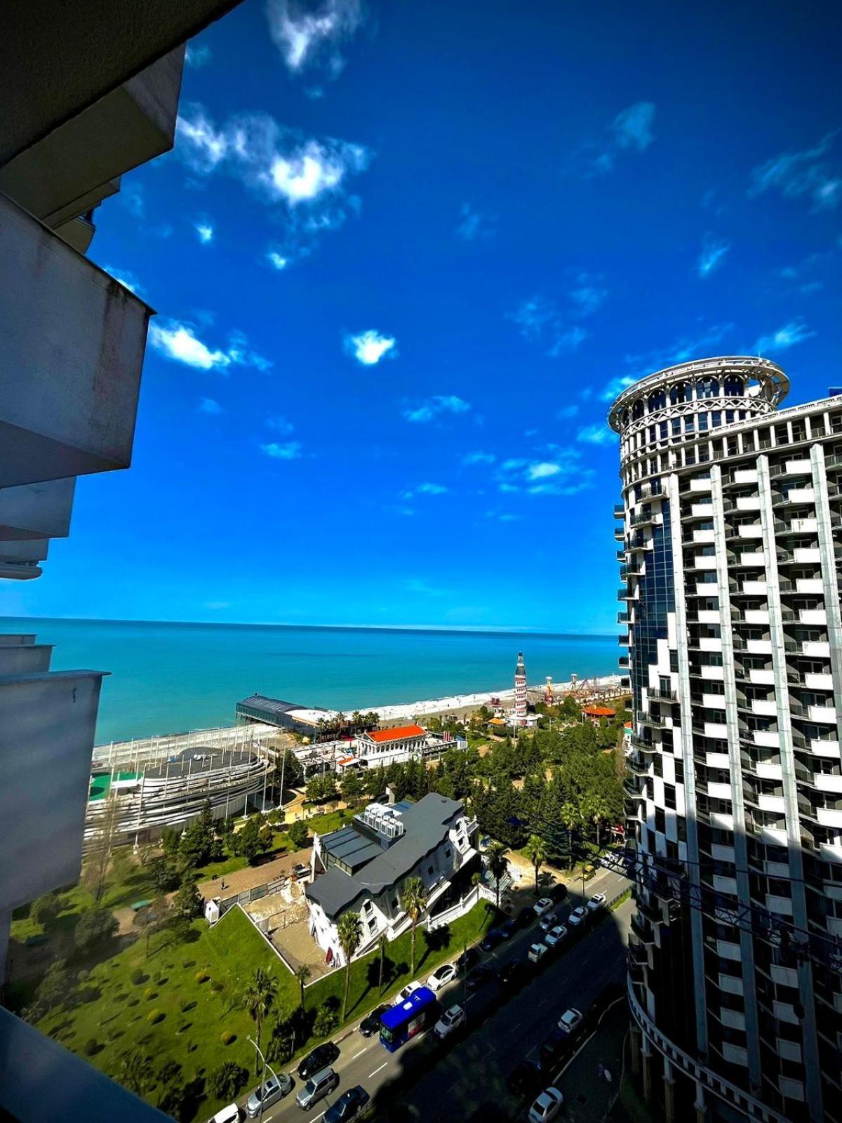 Aparthotel Holiday Lux באטומי מראה חיצוני תמונה