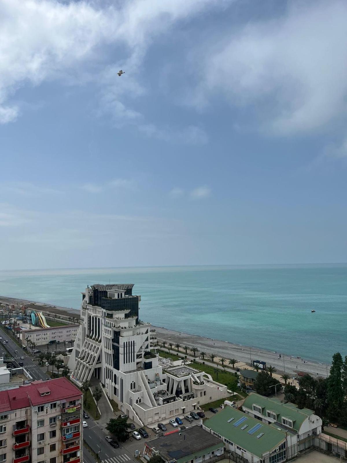 Aparthotel Holiday Lux באטומי מראה חיצוני תמונה