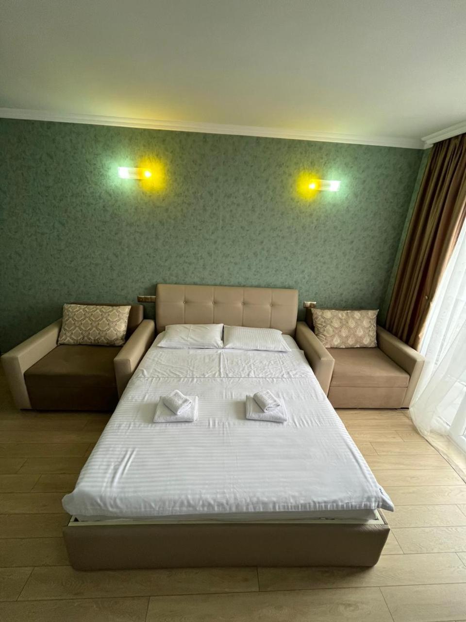Aparthotel Holiday Lux באטומי מראה חיצוני תמונה