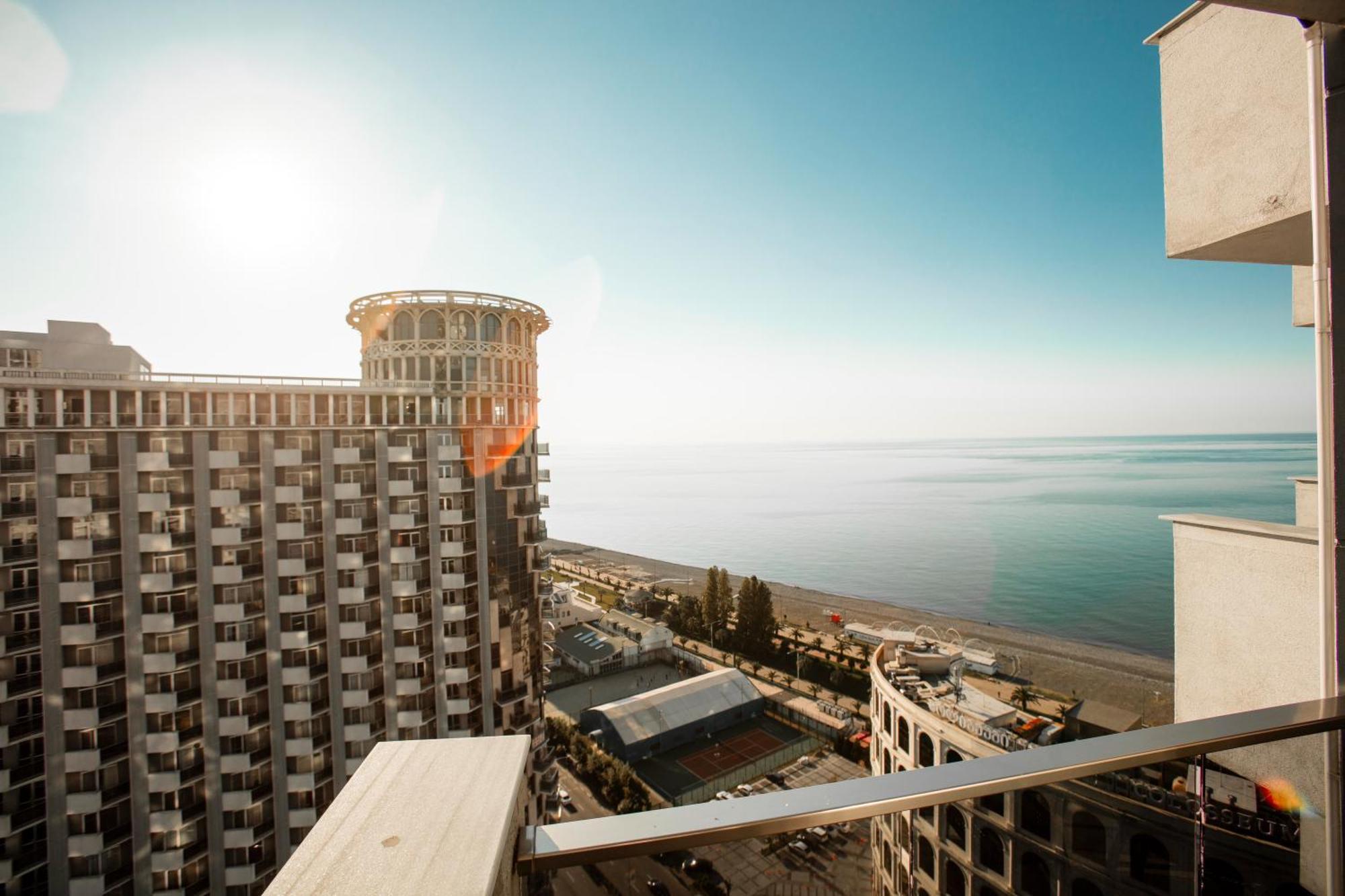 Aparthotel Holiday Lux באטומי מראה חיצוני תמונה