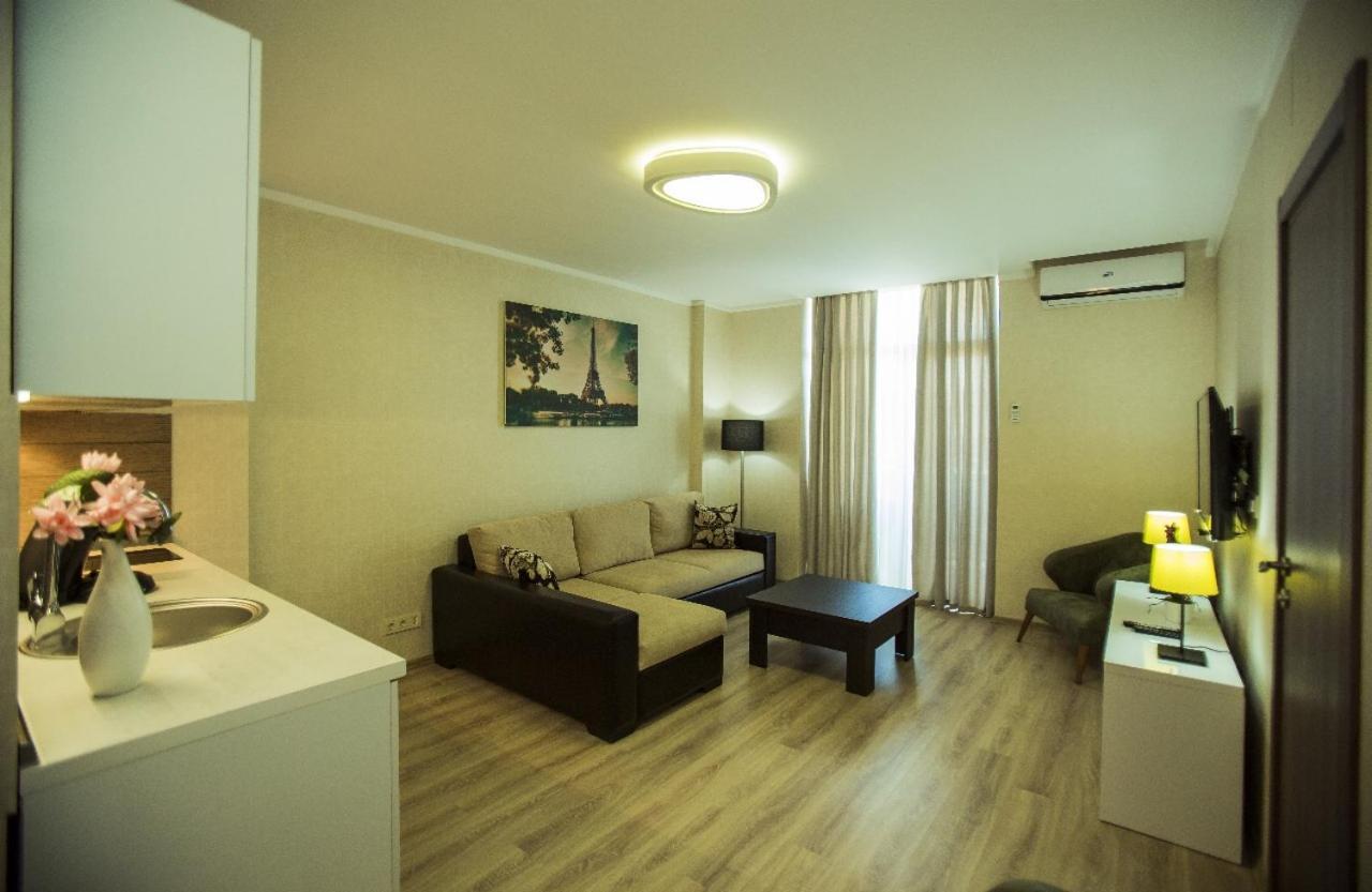Aparthotel Holiday Lux באטומי מראה חיצוני תמונה