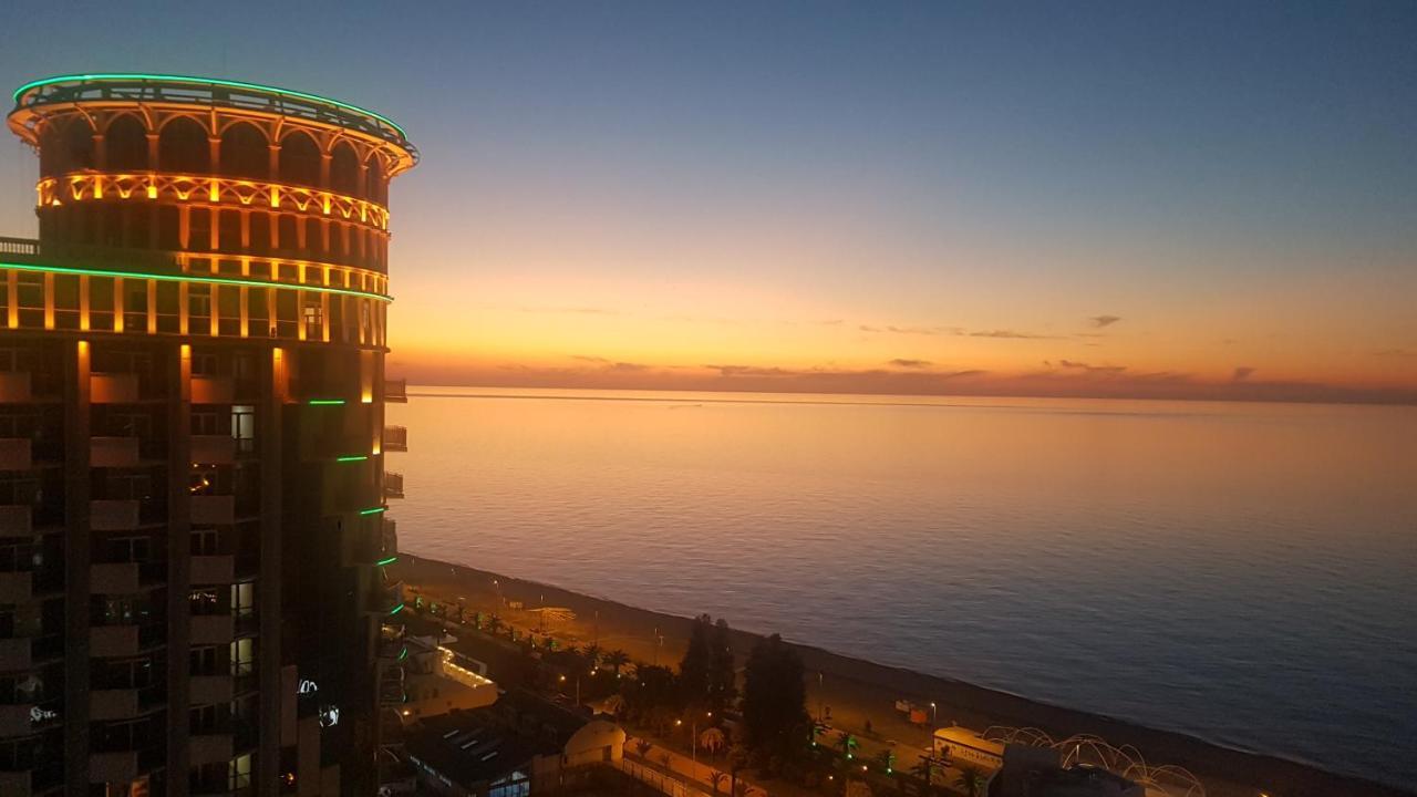 Aparthotel Holiday Lux באטומי מראה חיצוני תמונה